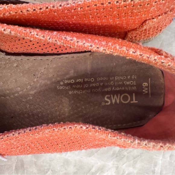 TOMS - Orange “square-pattern” slip-on Alpargata shoes.  Size 9 women - Picture 3 of 3